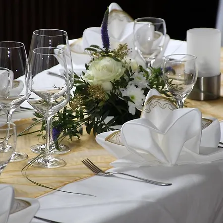 Brauhaus Manforter Hof Hotell