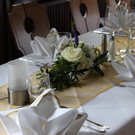 Hotell Brauhaus Manforter Hof 3*