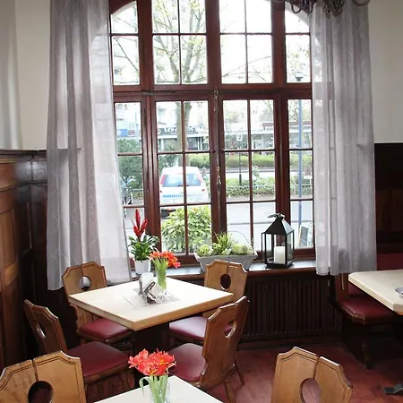 Brauhaus Manforter Hof 3*
